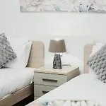 Modern 3br Maisonette With Private Bbq Area Apartment *