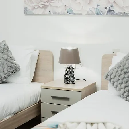 Modern 3br Maisonette With Private Bbq Area Apartment *