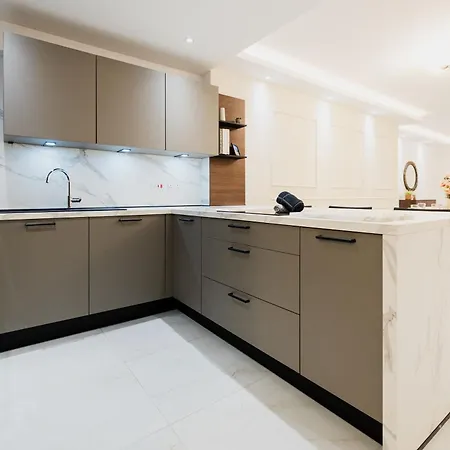 Apartment Modern 3br Maisonette With Private Bbq Area